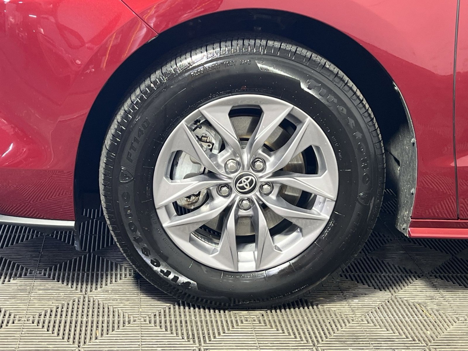 Used 2025 Toyota Sienna LE w/ LE Plus Package image 12