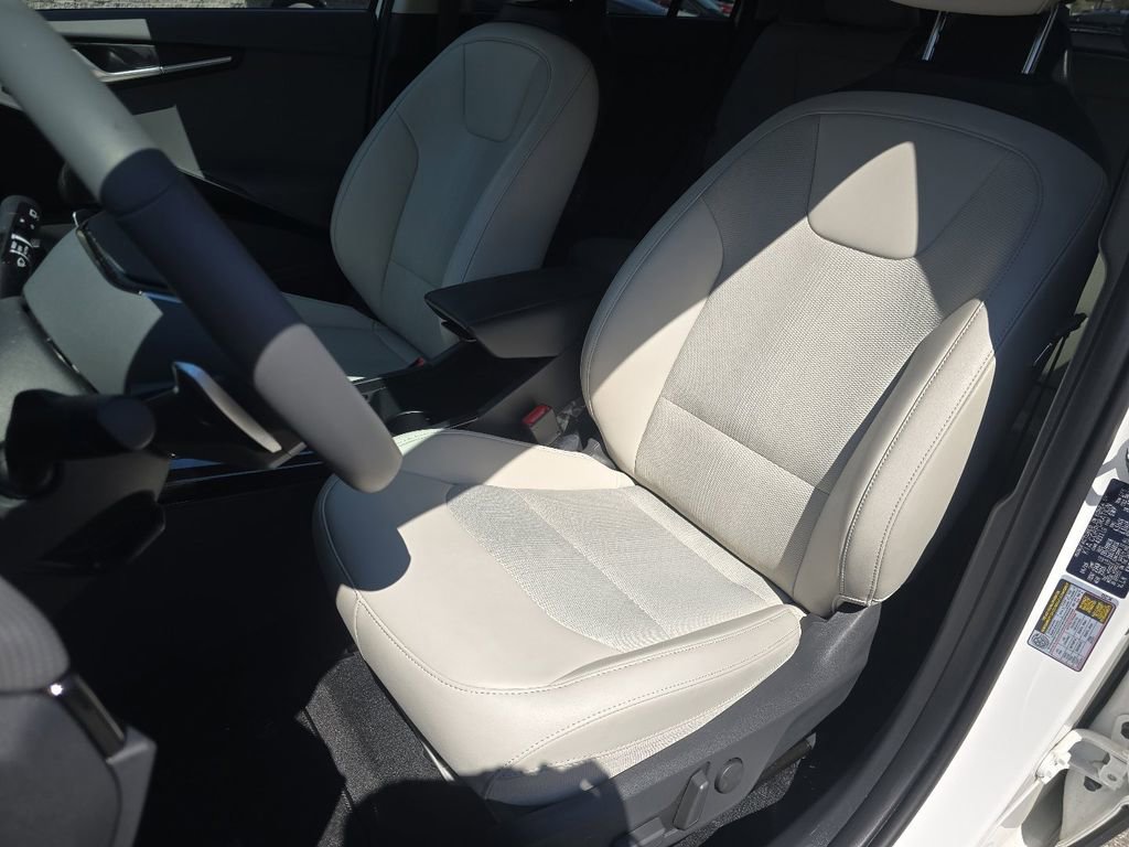 Used 2025 Kia Niro EX image 23
