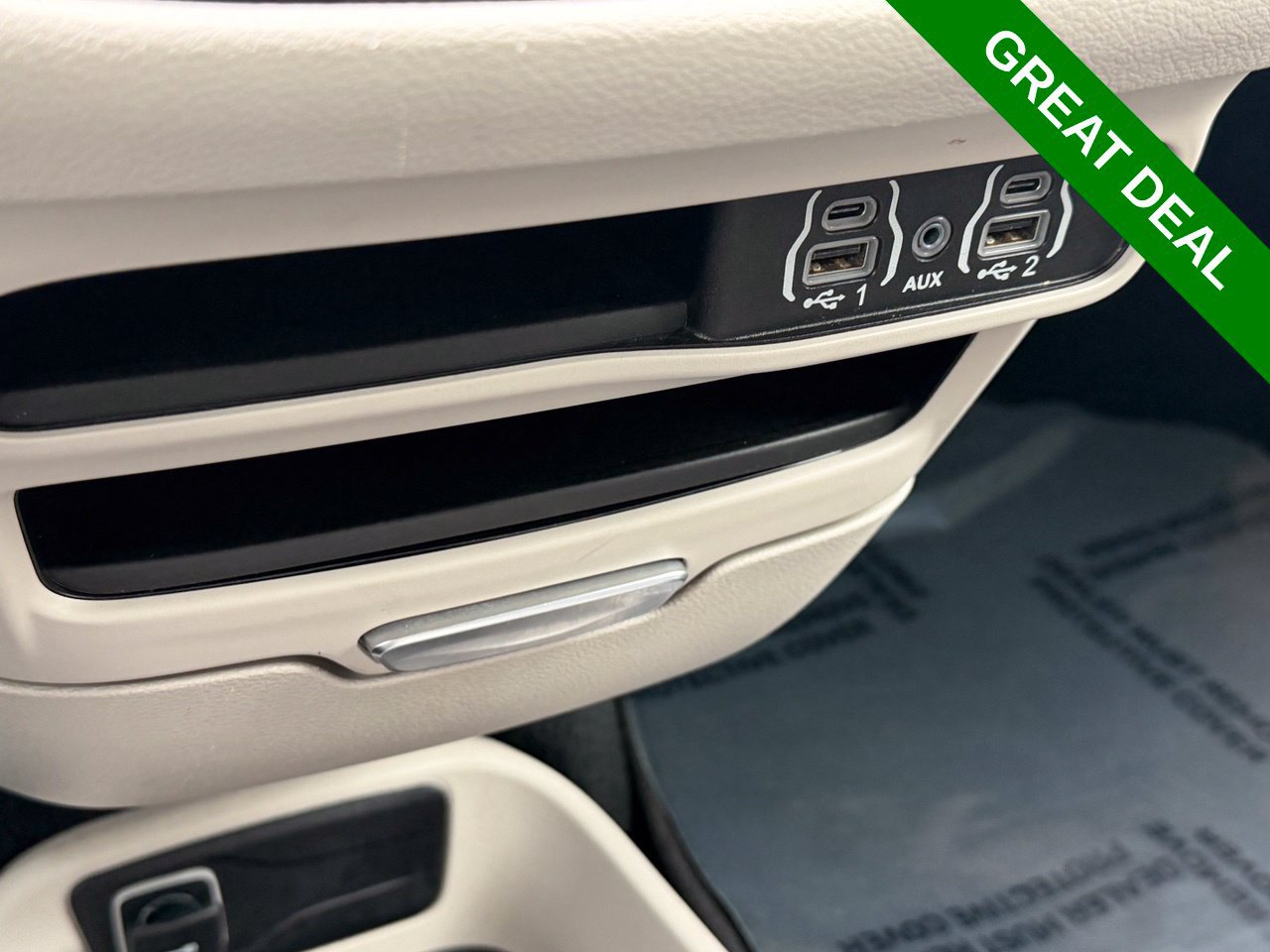 Used 2024 Chrysler Pacifica Touring-L FWD image 25