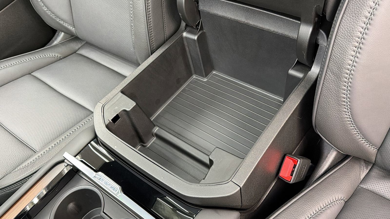 Used 2026 GMC Yukon Denali w/ Sun & Power Step Package AWD/4WD image 23