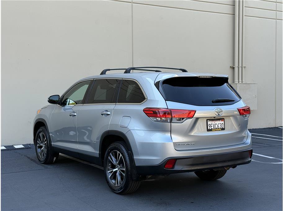 Used 2019 Toyota Highlander LE FWD image 5