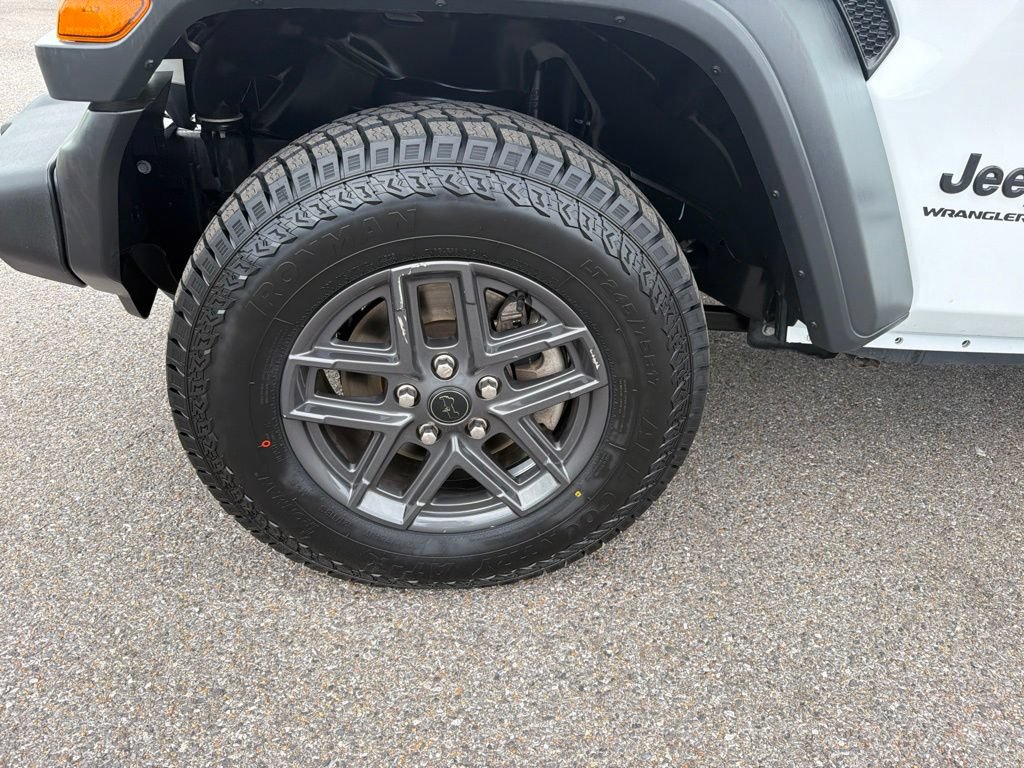 Used 2024 Jeep Wrangler Unlimited Sport AWD/4WD image 9