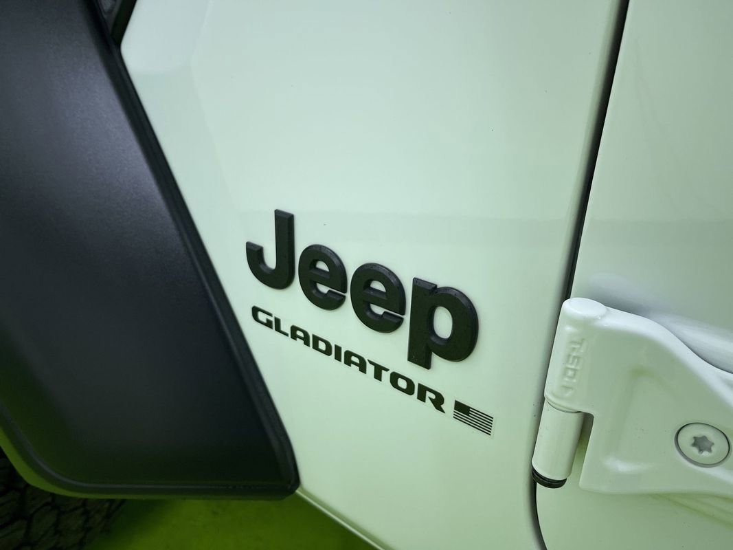 Used 2025 Jeep Gladiator Sport image 14