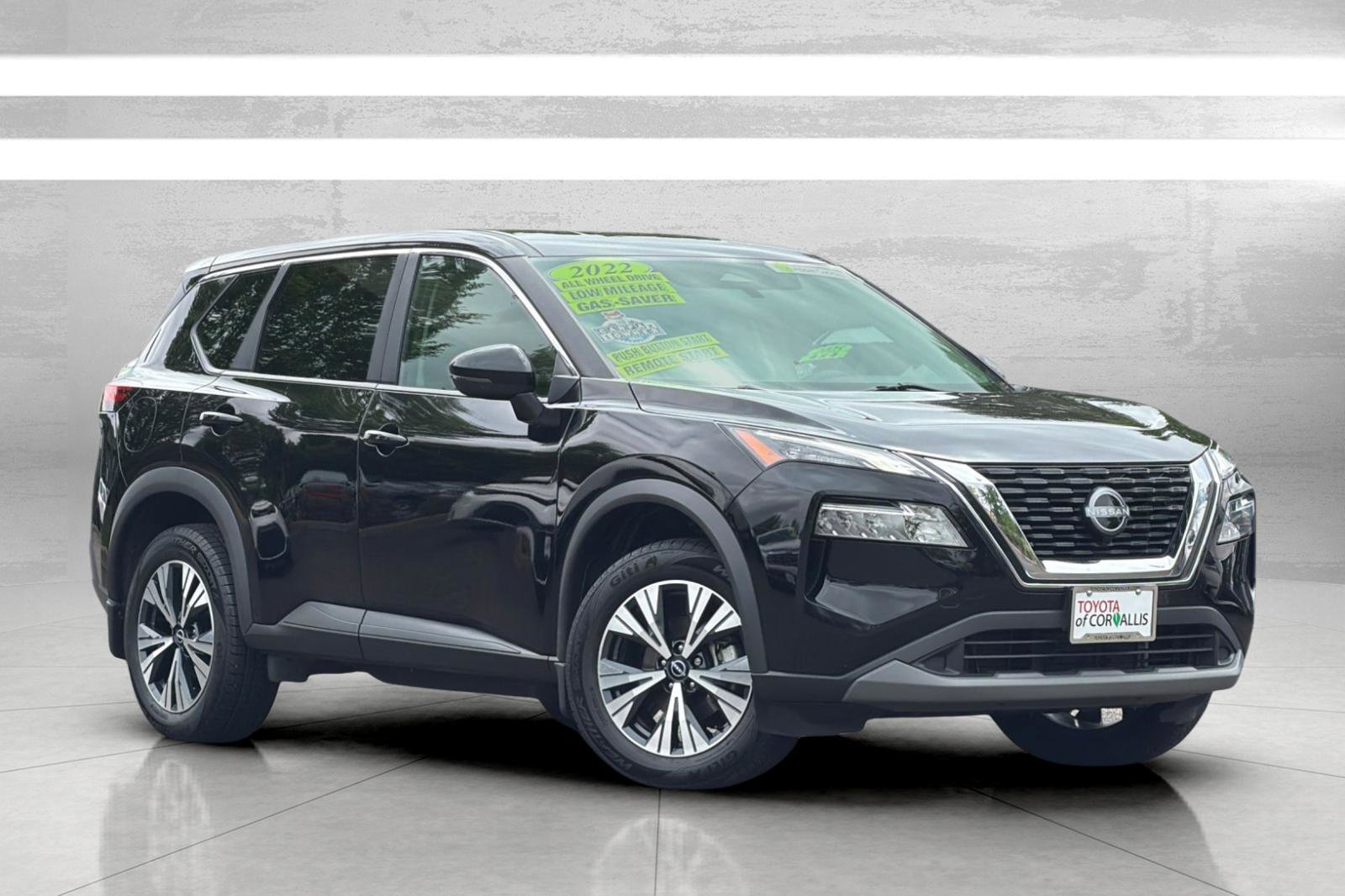 Used 2022 Nissan Rogue SV AWD/4WD image 2