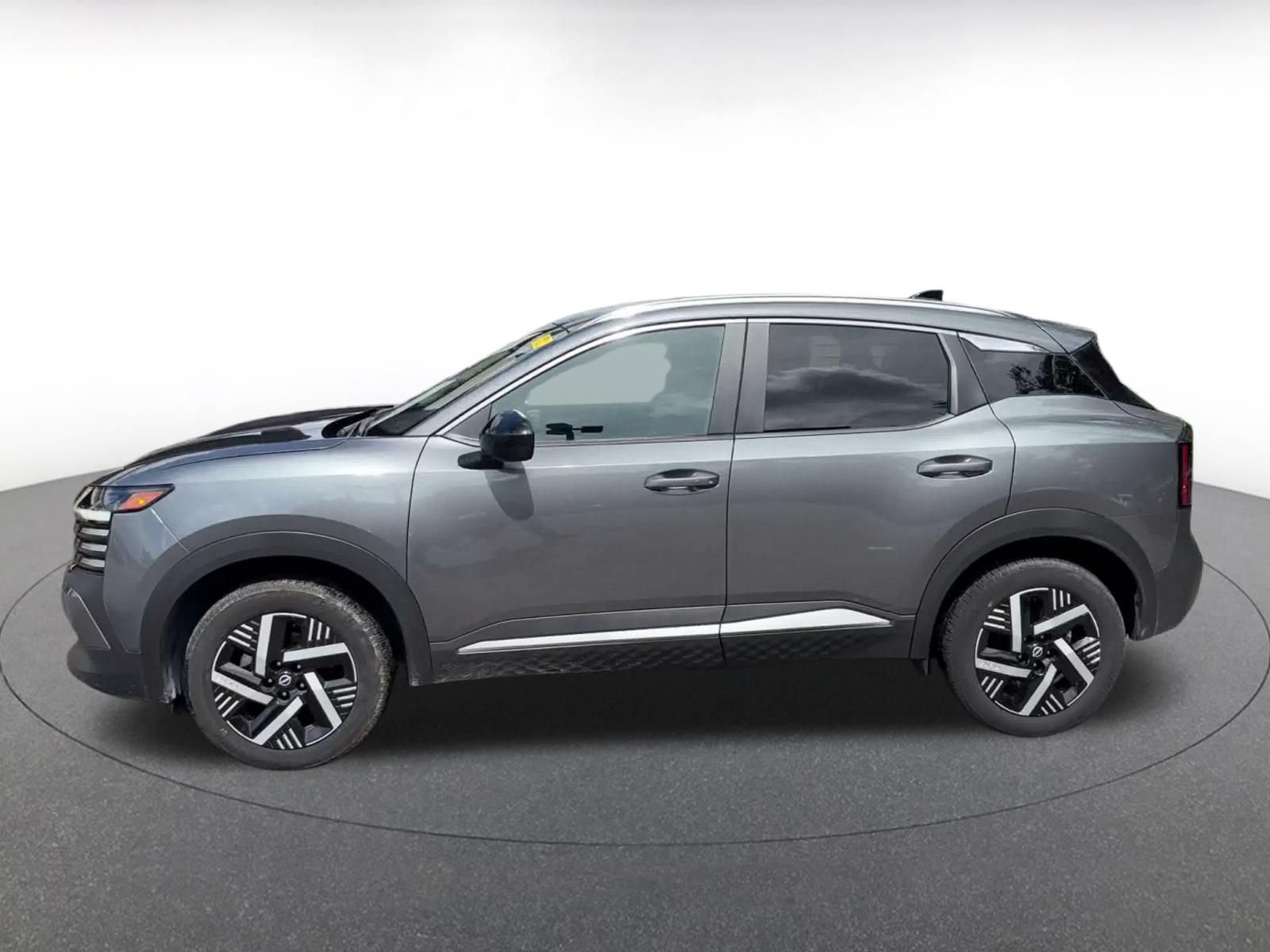 Used 2026 Nissan Kicks SV w/ Cold Weather Package FWD image 8