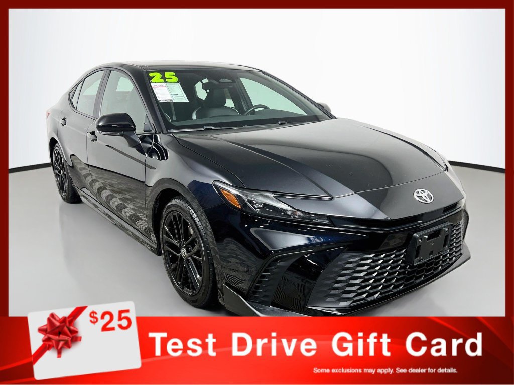 Used 2025 Toyota Camry SE FWD image 1
