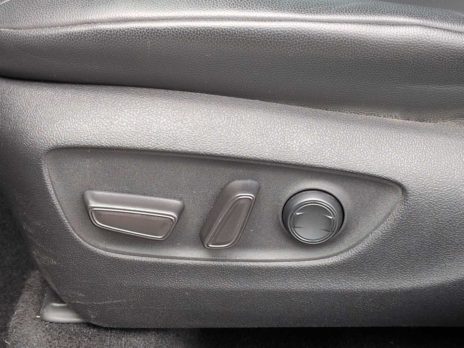 Used 2021 Toyota Highlander XLE FWD image 18