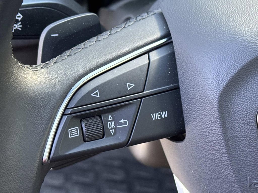 Used 2023 Audi Q8 Premium image 25