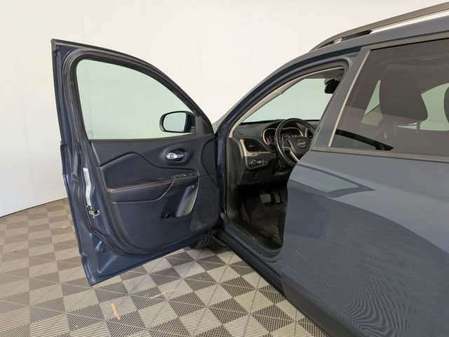 Used 2016 Jeep Cherokee 75th Anniversary AWD/4WD image 11