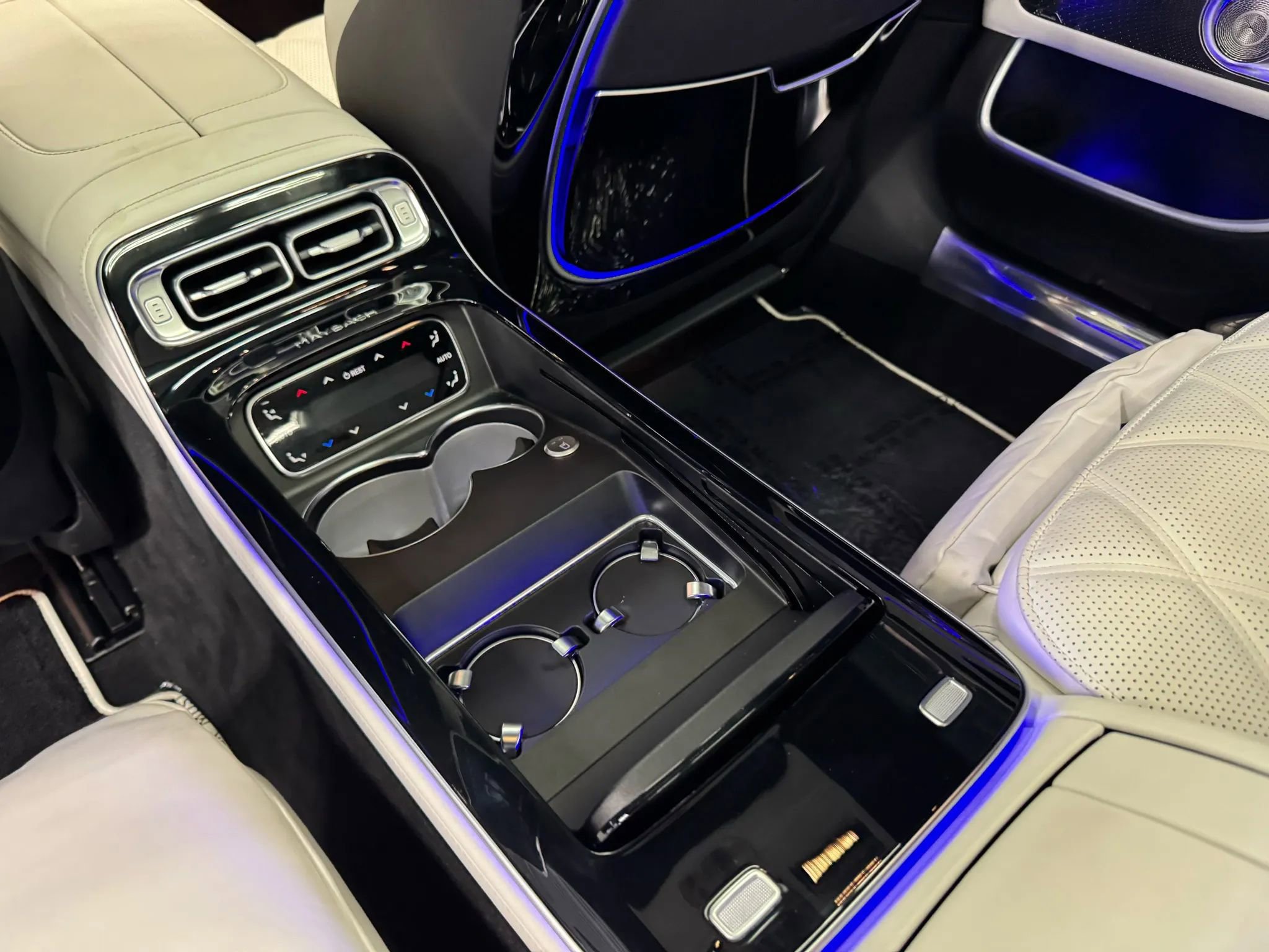 Used 2023 Mercedes-Benz Maybach S 680 S 680 4MATIC Sedan 4D w/ Manufaktur Leather Package image 45