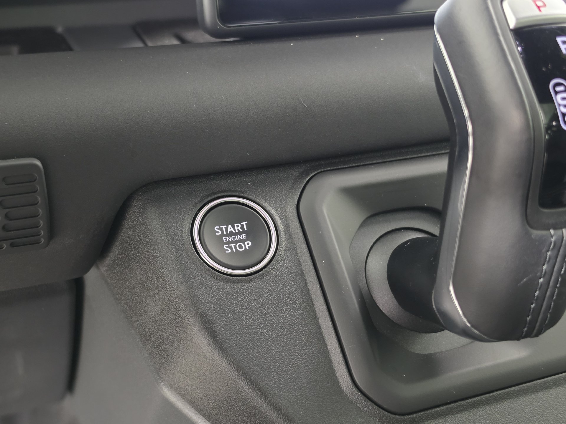 Used 2024 Land Rover Defender 110 X-Dynamic SE AWD/4WD image 19