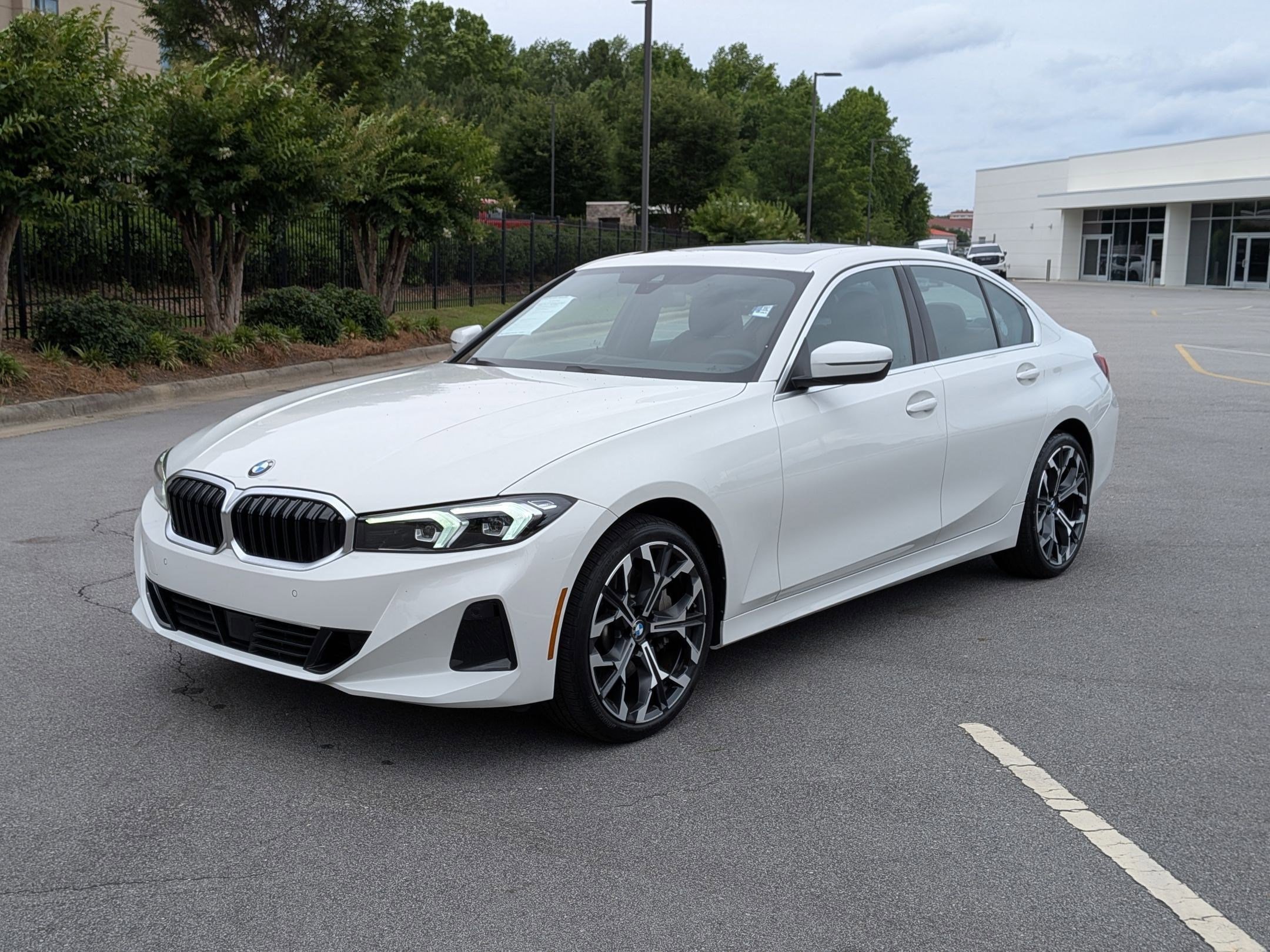 Used 2025 BMW 330i xDrive Sedan w/ Convenience Package AWD/4WD image 7