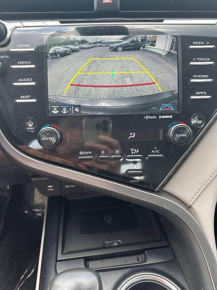 Used 2019 Toyota Camry XLE w/ Carpet Mat Package FWD image 16