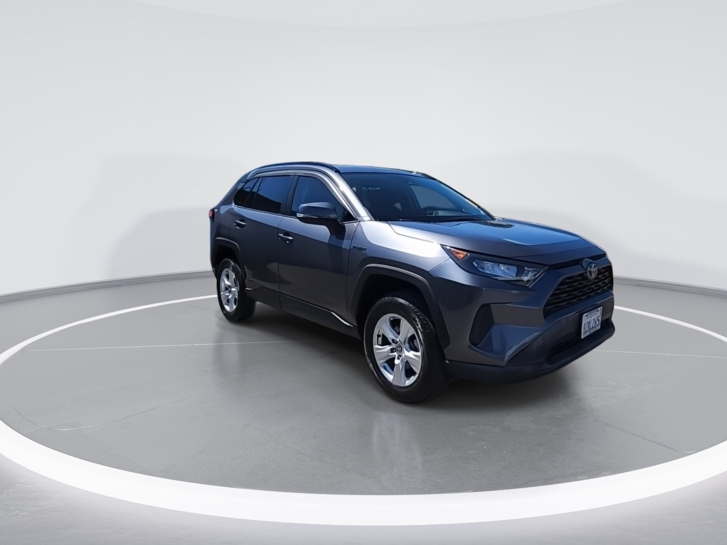 Used 2021 Toyota RAV4 LE AWD/4WD image 2