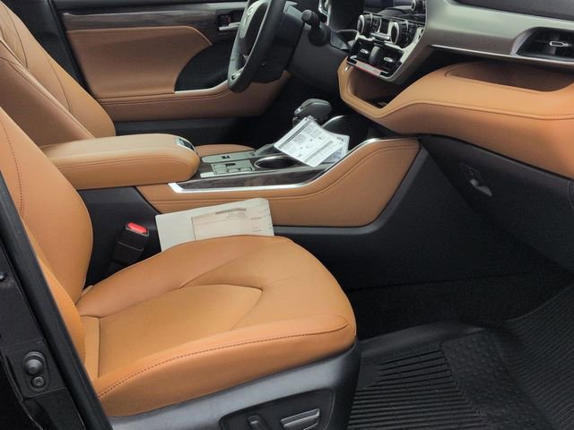 Certified 2026 Toyota Highlander Platinum AWD/4WD image 31
