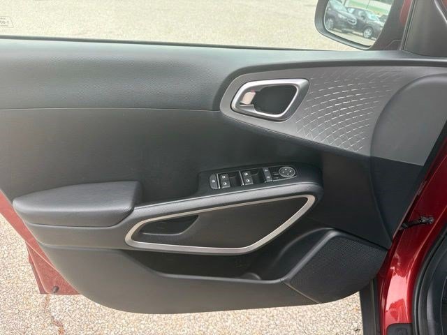 Used 2024 Kia Soul LX w/ Option Group 015 FWD image 11