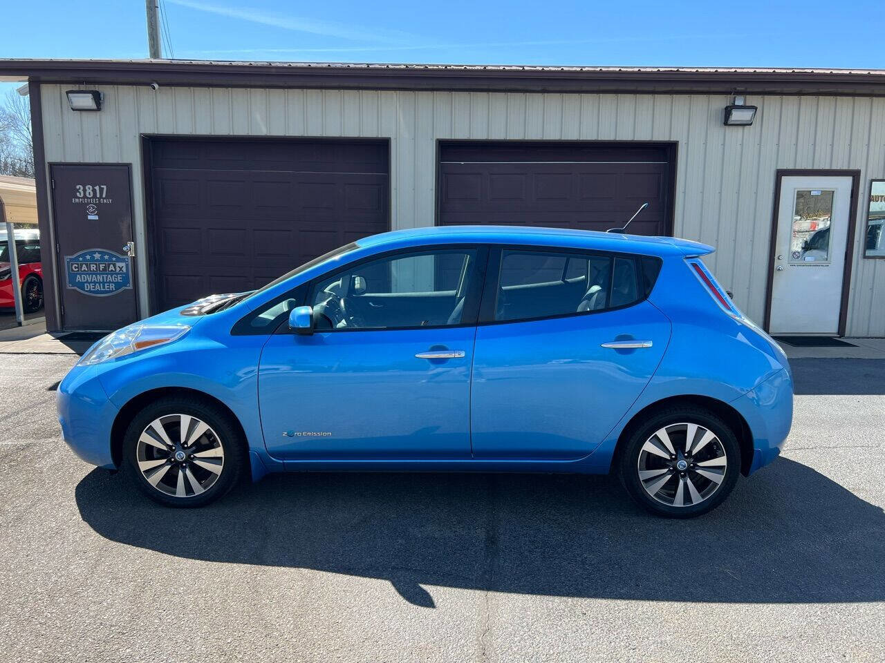 Used 2014 Nissan Leaf SL w/ Premium Package image 25