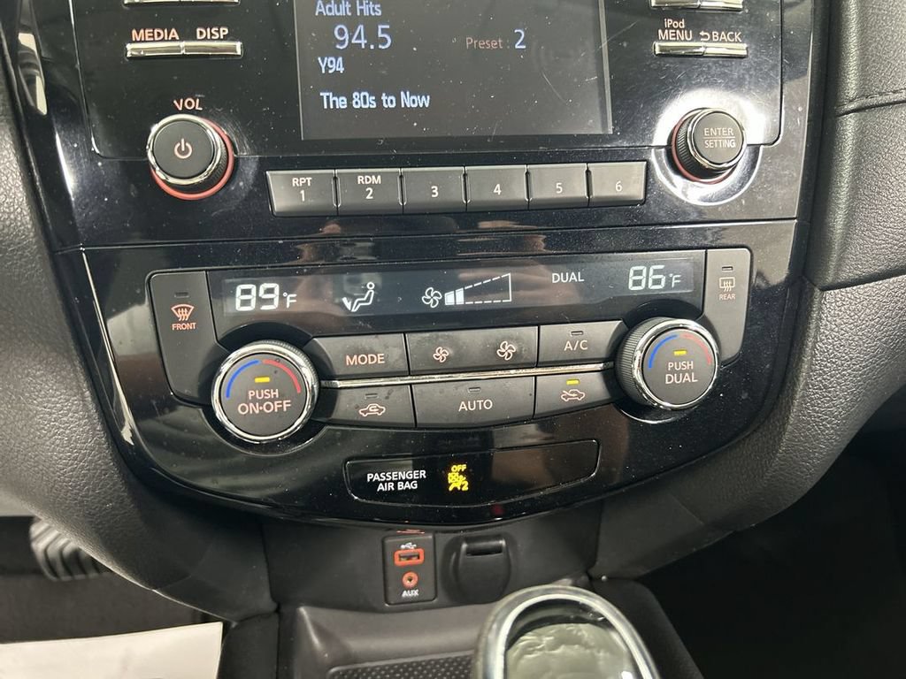 Used 2017 Nissan Rogue SV AWD/4WD image 16