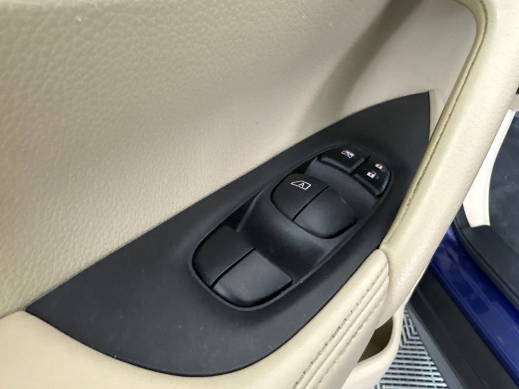 Used 2017 Nissan Rogue SL FWD image 21