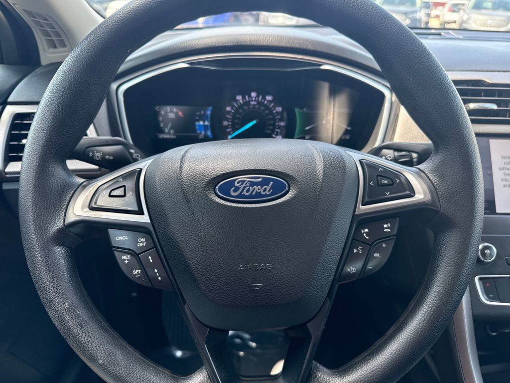 Used 2020 Ford Fusion SE FWD image 10