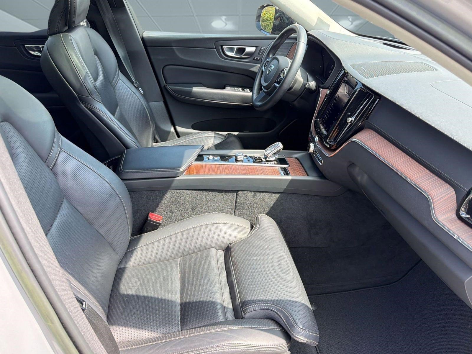 Certified 2023 Volvo XC60 B5 Ultimate FWD image 29