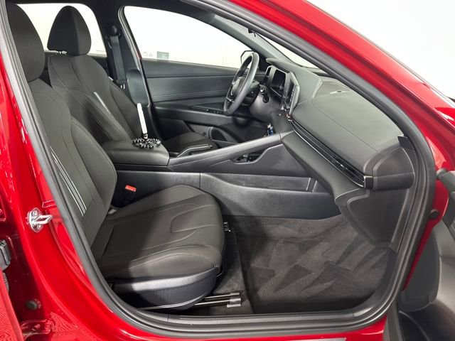 Certified 2025 Hyundai Elantra Sport image 28