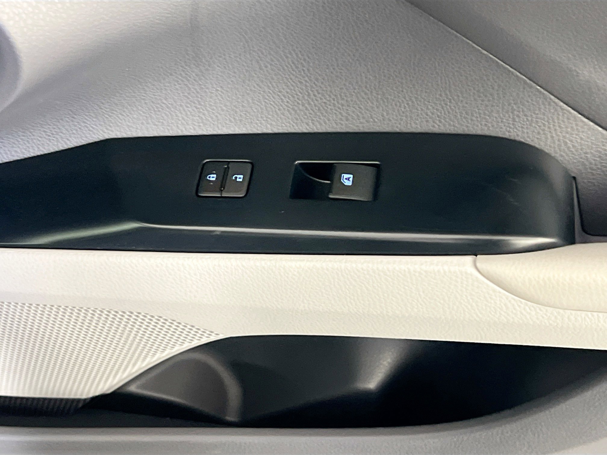 Used 2020 Toyota Camry LE FWD image 31