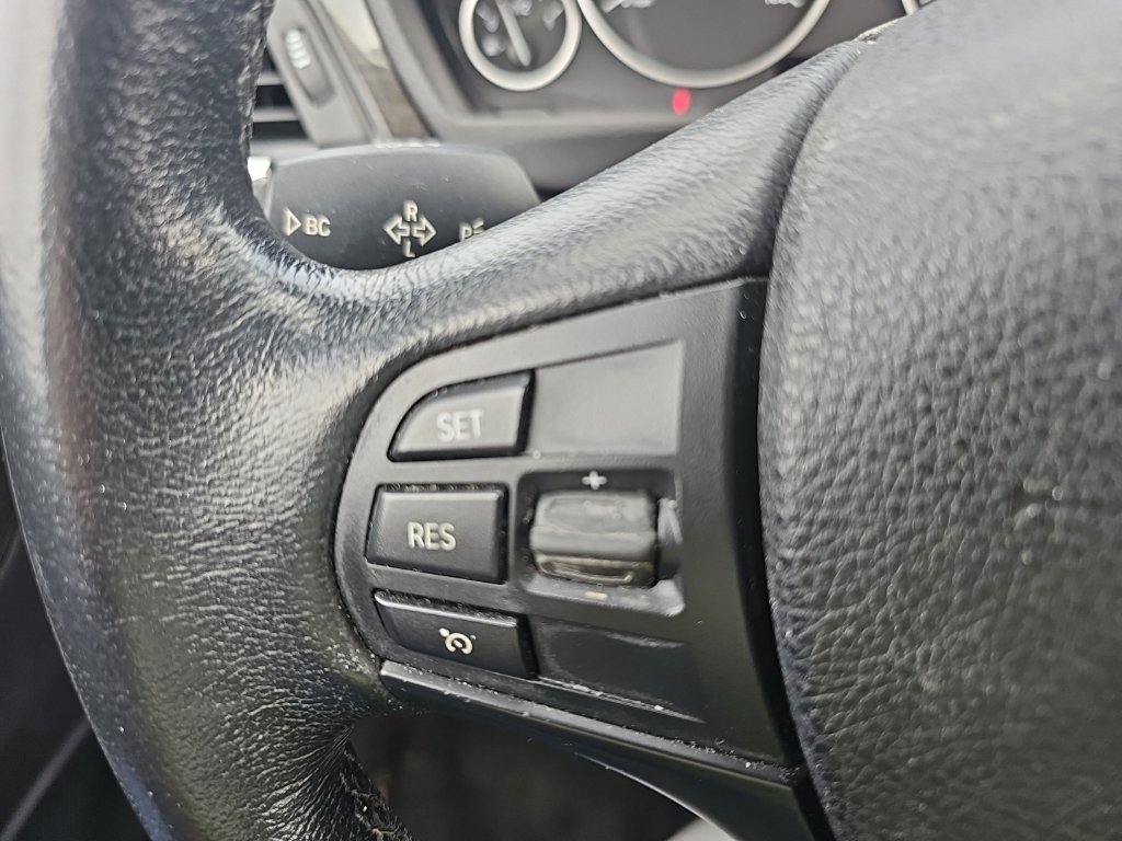Used 2015 BMW 320i xDrive Sedan AWD/4WD image 9