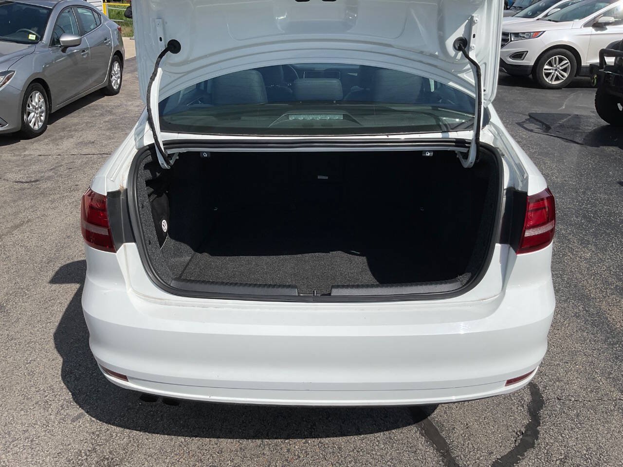 Used 2017 Volkswagen Jetta SE FWD image 13