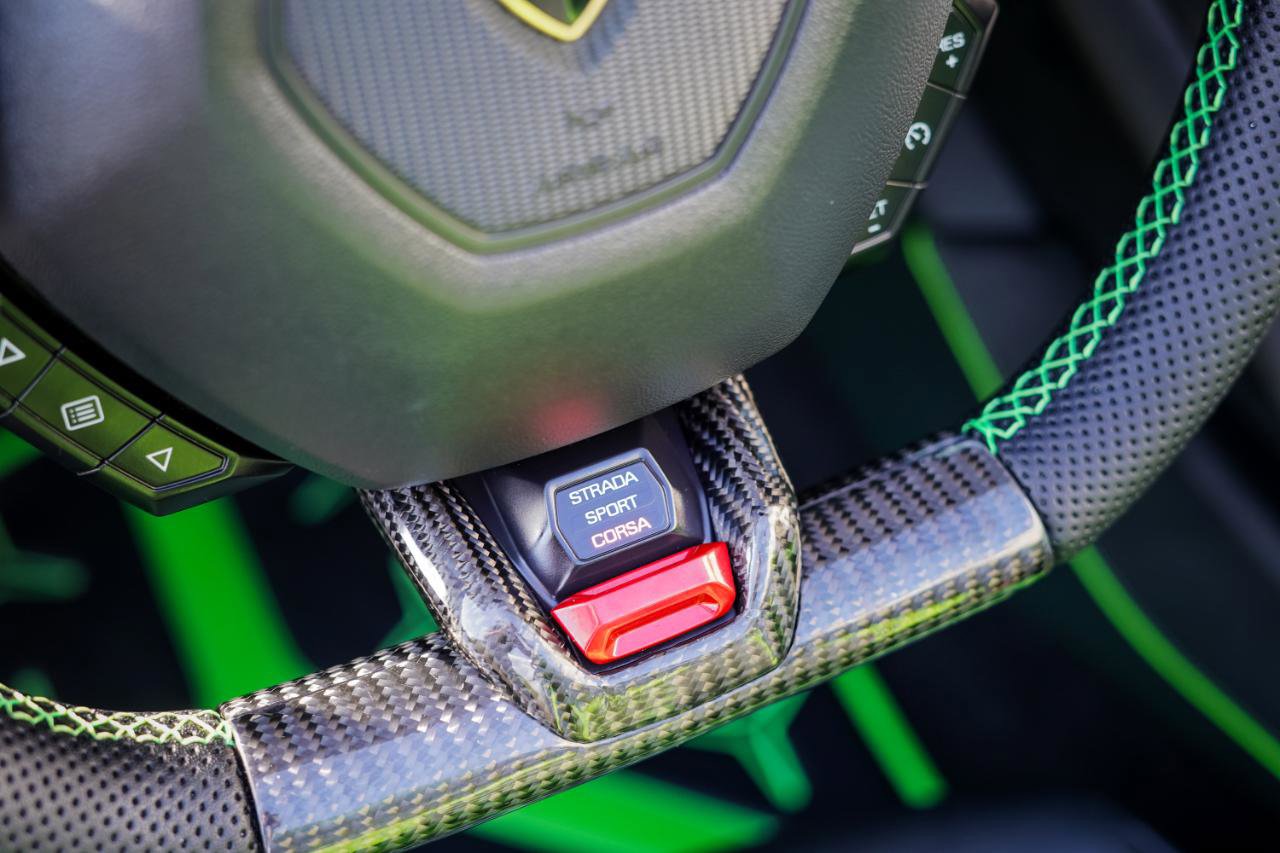 Used 2020 Lamborghini Huracan EVO AWD/4WD image 23