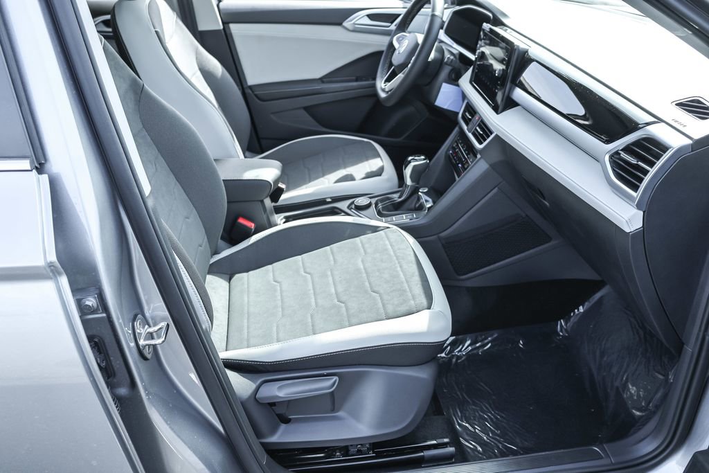 New 2025 Volkswagen Taos SE image 42