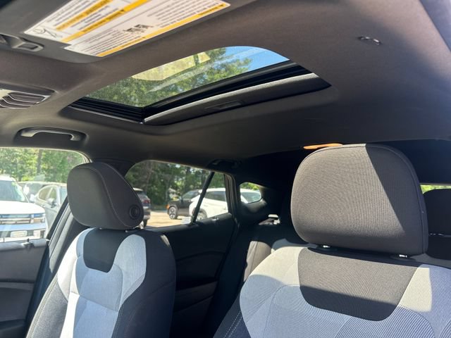 Used 2024 Chevrolet Trax RS w/ Sunroof Package FWD image 23