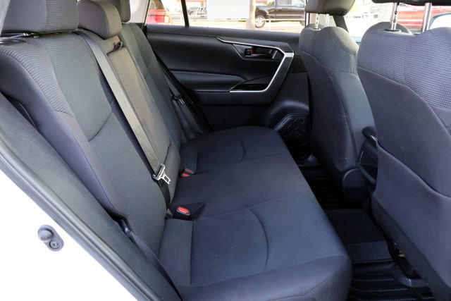 Used 2021 Toyota RAV4 LE image 19