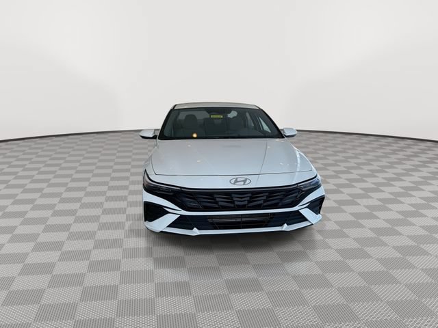 Used 2024 Hyundai Elantra SEL FWD image 3