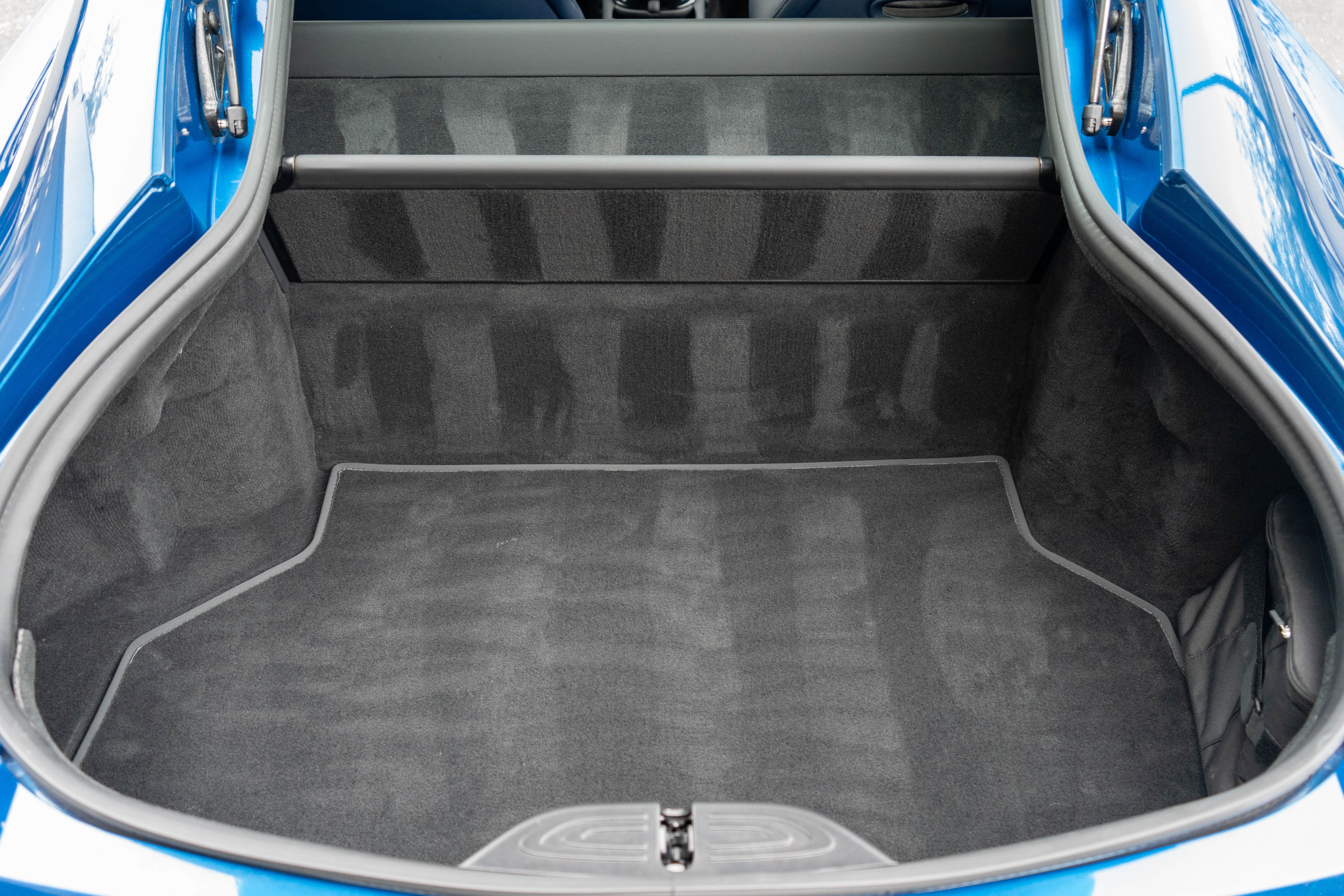 Used 2022 Aston Martin V8 Vantage Coupe image 49