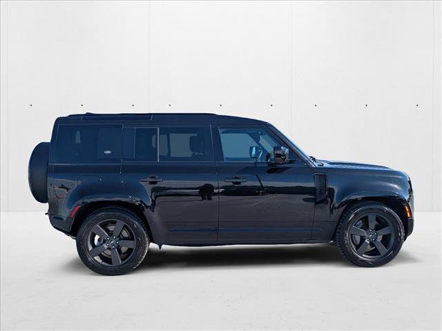 Used 2023 Land Rover Defender 110 X-Dynamic SE image 4