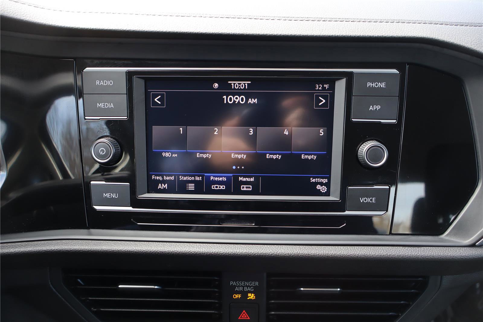 Certified 2023 Volkswagen Jetta SE image 19