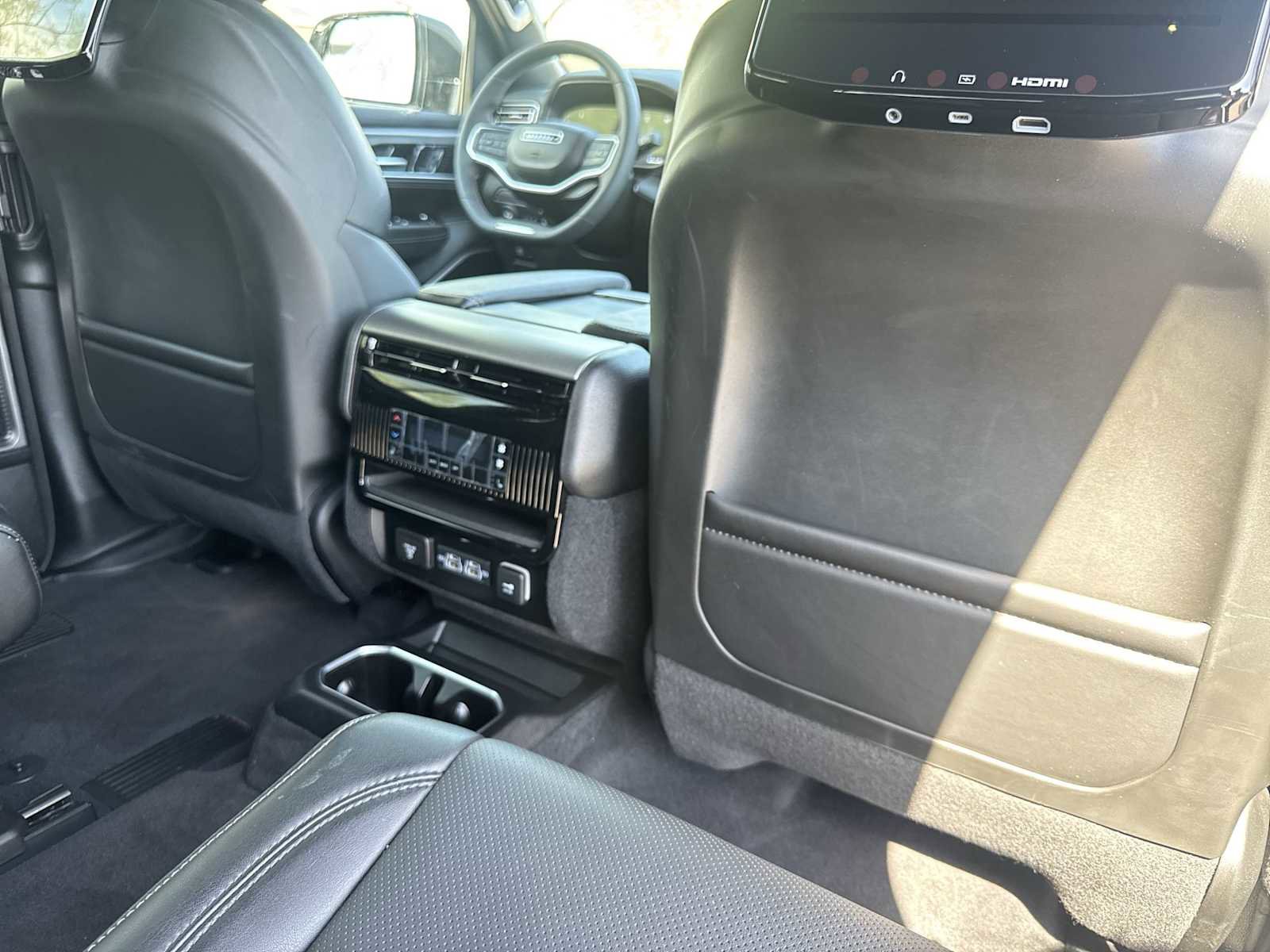 Used 2024 Jeep Wagoneer Series II w/ Convenience Group I AWD/4WD image 16