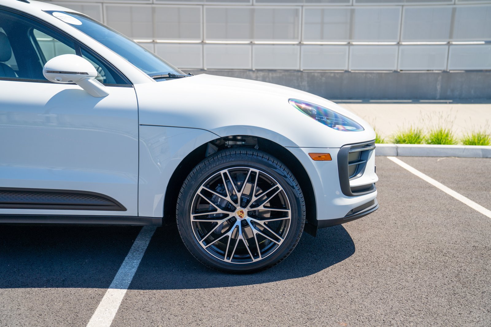 Certified 2026 Porsche Macan AWD/4WD image 9