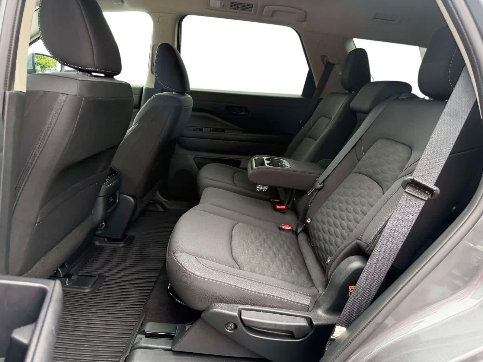 Used 2024 Nissan Pathfinder SV AWD/4WD image 11