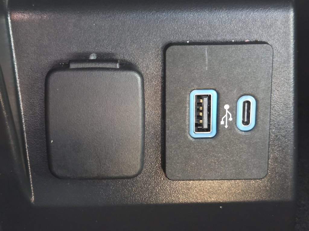 Used 2021 Ford Explorer Limited w/ Hybrid Equipment Group 310A AWD/4WD image 9