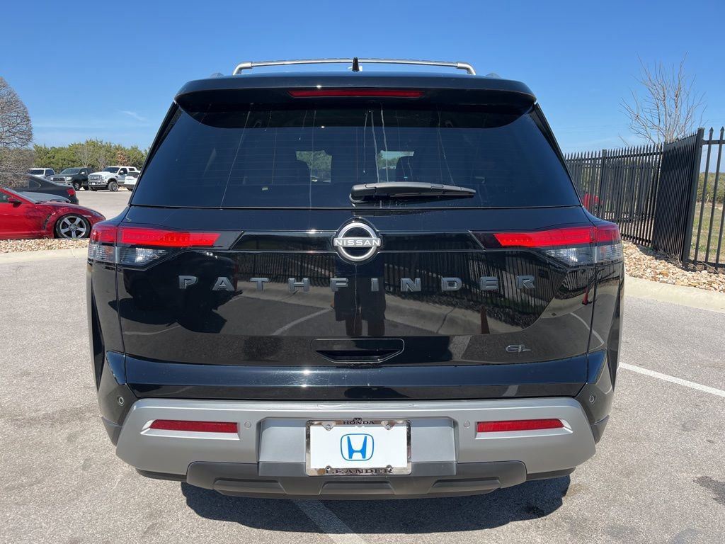 Used 2024 Nissan Pathfinder SL w/ Black Appearance Package image 5