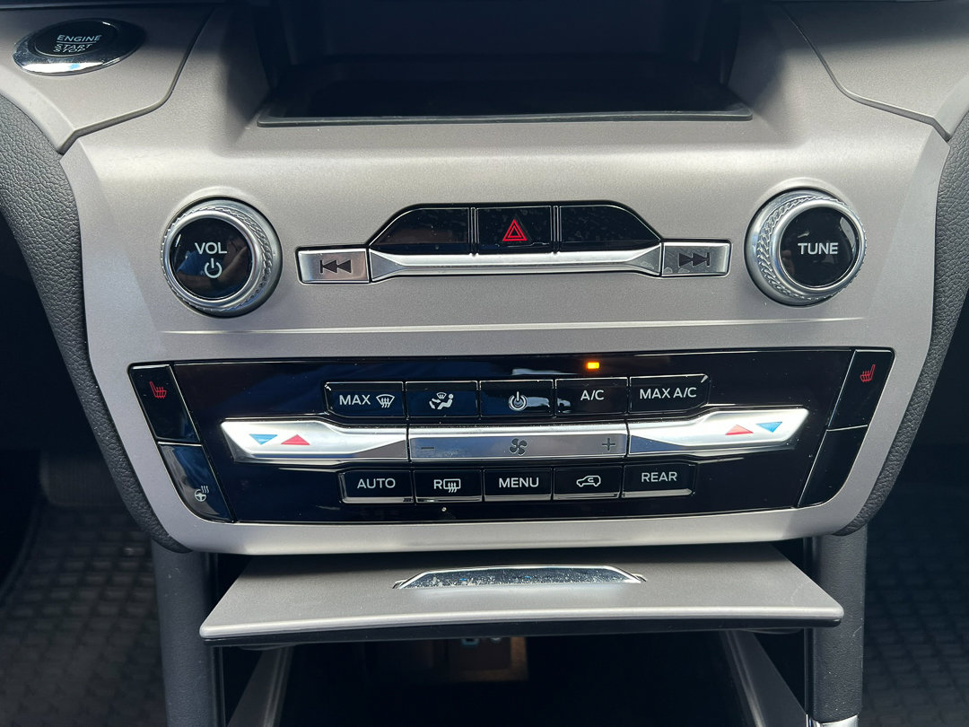 Used 2023 Ford Explorer XLT w/ Equipment Group 202A image 22