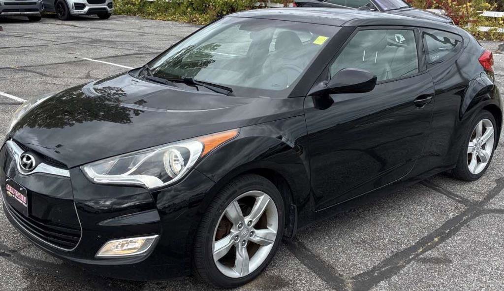 Used 2014 Hyundai Veloster w/ Style Package 02