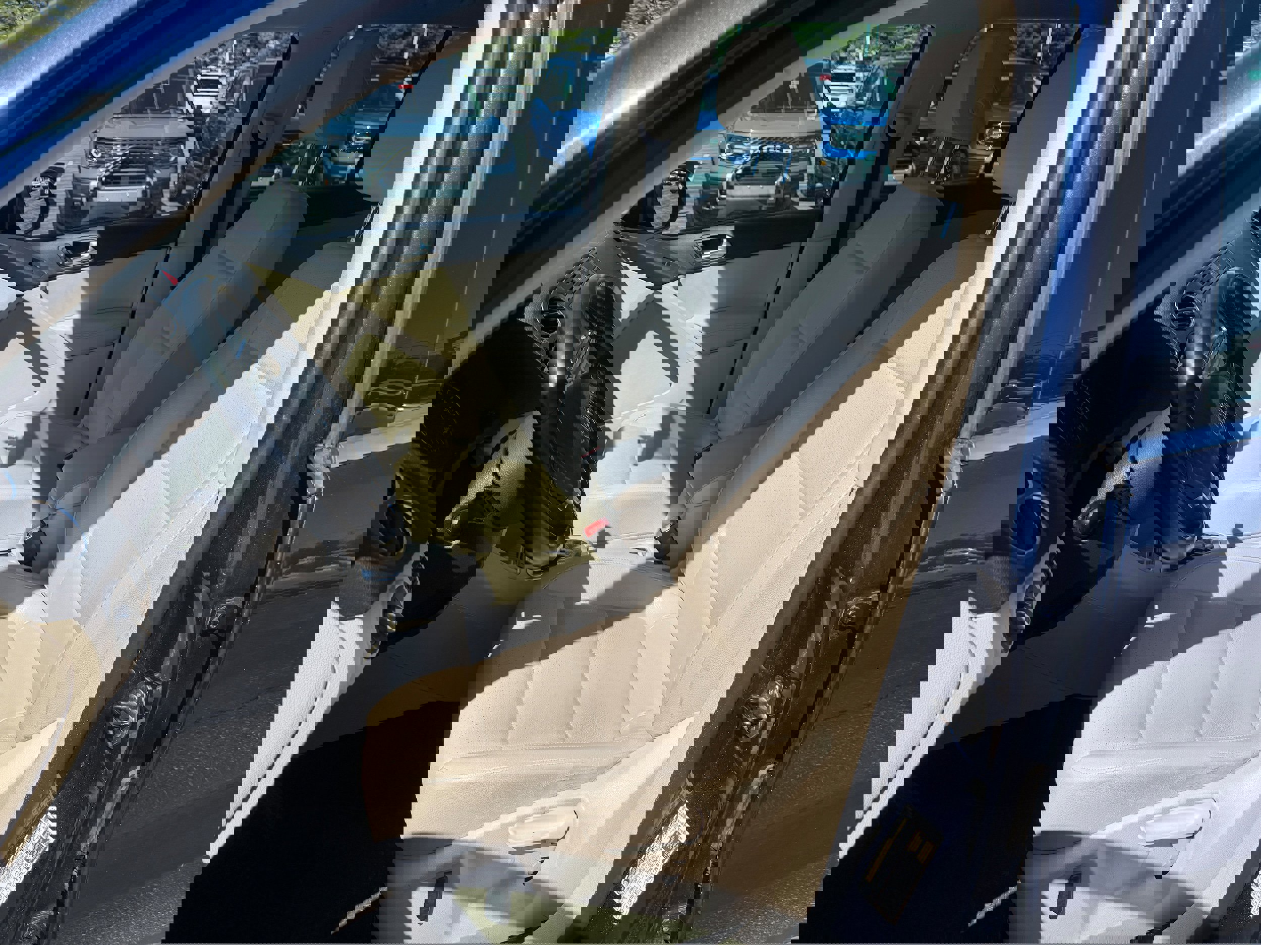 Used 2011 Volkswagen Tiguan SE AWD/4WD image 18