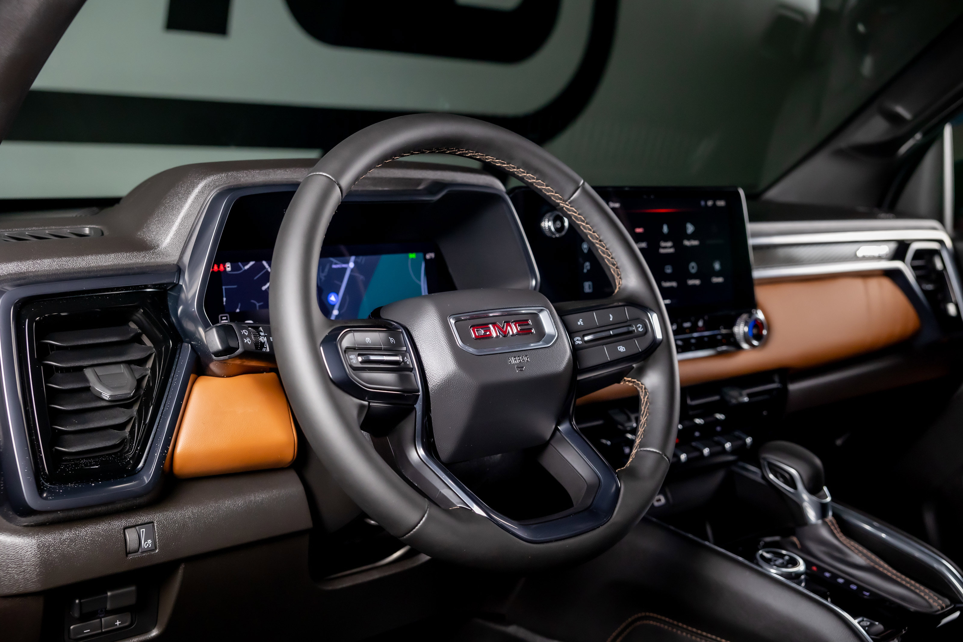 Used 2026 GMC Canyon AT4 w/ Nightfall Essentials Package image 31