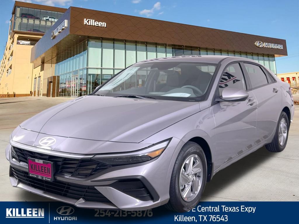Used 2025 Hyundai Elantra SE FWD image 4