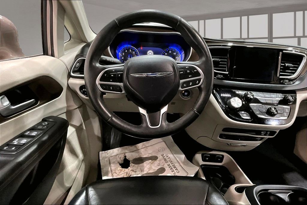 Used 2018 Chrysler Pacifica Touring-L Plus w/ Advanced Safetytec Group image 5