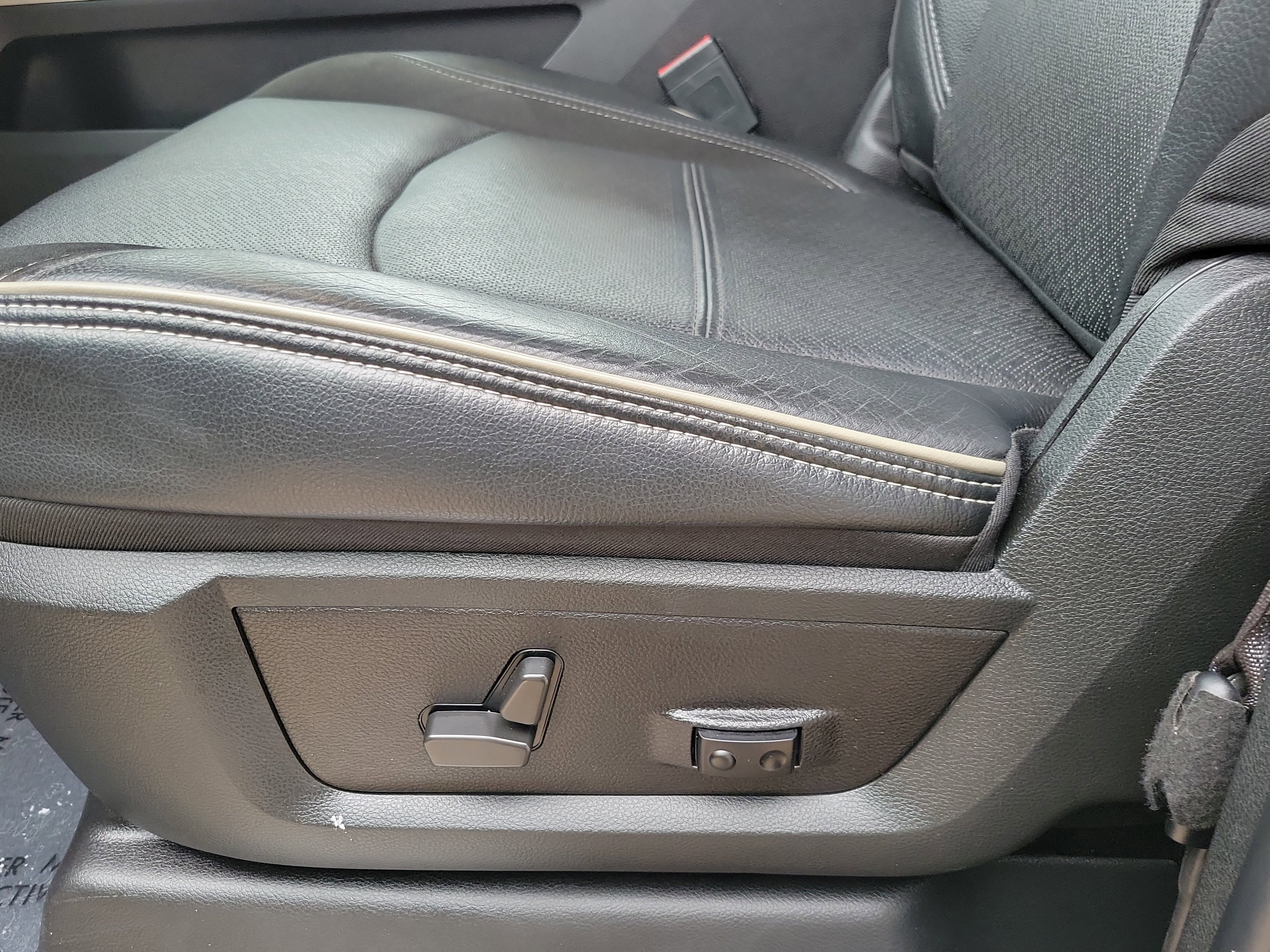 Used 2022 RAM 2500 Laramie w/ Protection Group image 9