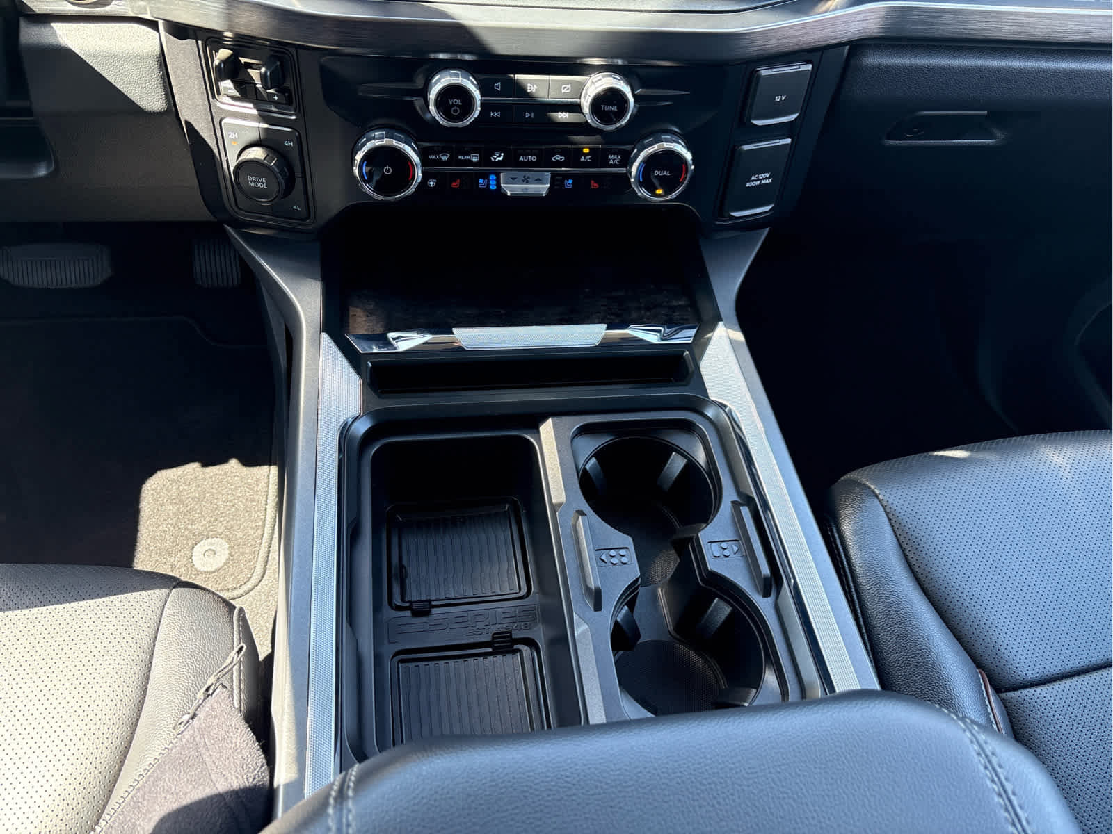 Used 2024 Ford F250 Lariat image 21